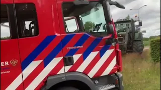 HOOOONK! Dutch Firefighters and Truckers Come to the Aid of Farmers and Protest in SupportTogether