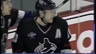 Pavel Bure almost kills Patrick Roy with his shot vs Avalanche (8 jan 1998)