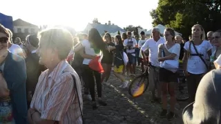 ŚDM. Żywiołowy taniec Włochów gdy na scenie Starosądeczanie