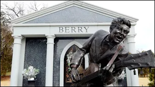 CHUCK BERRY'S Grave & Where He Wrote JOHNNY B GOODE!