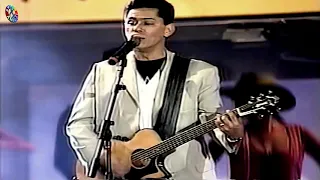 Amigos 1995 - Leandro e Leonardo cantam "Festa de Rodeio"