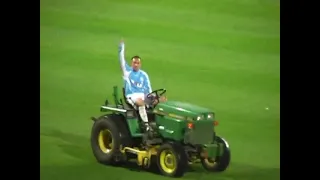 Franck Ribéry fait ses adieux à l'OM au Vélodrome avec un tour d'honneur sur un tracteur
