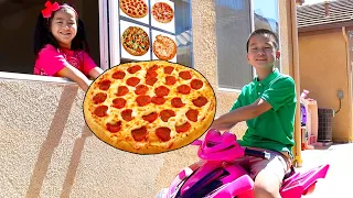 Pretend Play de Pizza Drive Thru con Jannie y Andrew | Pizzería y Auto-Servicio de Pizza para Niños