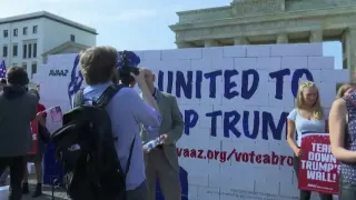 В Німеччині збудували "стіну ненависті" проти Трампа