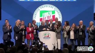 L'inno di Forza Italia chiude la tre giorni a Paestum, tutti i big del partito sul palco