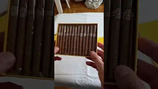 Montecristo 25 Puritos cigar