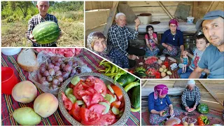 Bahçe de öğlen yemeği ve güzel bir gün sizleri bekliyor