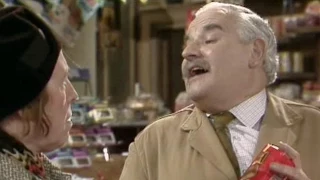 Open All Hours - s02e03 - Fig Biscuits And Inspirational Toilet Rolls