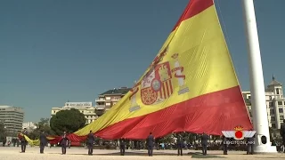 Izado de la Bandera en la Plaza del Descubrimiento