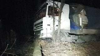 Дтп с пострадавшими в Киеве на Чайке: фура снесла дерево