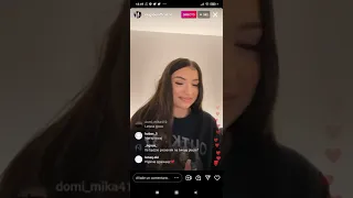 Viki Gabor singing a new song during a livestream on Instagram (24/10/2022)