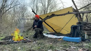 Solo Bushcraft Overnight | Tarp Under a Fallen Tree | Camping Riverside