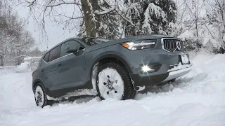 Volvo XC40 (2019-2024): AWD Test In Heavy Snow. Will XC40 Make It Up The Hill?