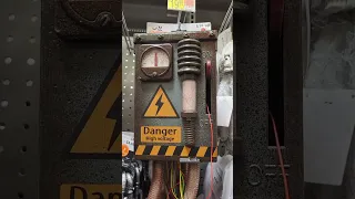 Animated Danger Live Wire High Voltage - lights and shocking sounds - Halloween Decorations