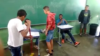 🔥BRIGA DE MENINO NA ESCOLA 🔥