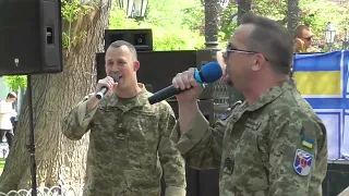 "Я намалюю на папері щасливу дитину", Україна, Одеса травень 2023 / Ukraine, Odesa City Garden, May