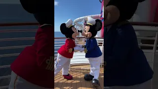 COMO É VIAJAR NO NAVIO DE CRUZEIROS DA DISNEY, O DISNEY WISH, COM RESTAURANTE DOS VINGADORES #Shorts