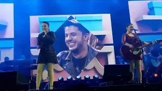 Maiara e Maraisa chora no palco após homenagem a Cristiano Araújo e Allana Moraes (Ao Vivo)