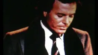 Julio Iglesias: ''Le Roi Soleil a froid''