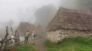 Stanet magjepsëse të Kukësit të bëra nga guri dhe thekra fshati Brekijë