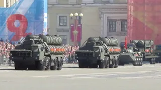 Военный парад в Санкт.-Петербурге на Дворцовой площади 9 мая 2019 года