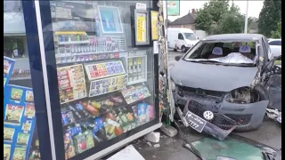 На перекрестке автомобиль врезался в киоск: детали двух ДТП на проспекте Ландау - 09.06.2021