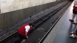 Bakı Metrosunda ŞEPŞEPİ Söhbeti