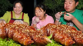 [Xia Jie in northern Shaanxi] My sister is greedy. Xia Jie spends 200 yuan to buy 10kg of pig trott