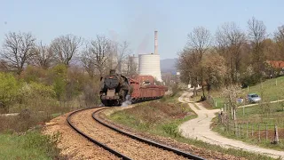 11.04.2022 Bosanska Poljana. 33-236 opuszcza z pociągiem towarowym stację Bosanska Poljana.