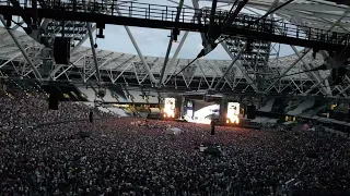 Red Hot Chili Peppers - Give it away (Live at London Stadium, London - June 25/2022)