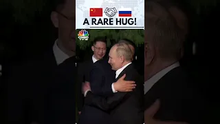 Xi Jinping Embraces Putin With Rare Hugs, Strengthening Strategic Partnership | N18S