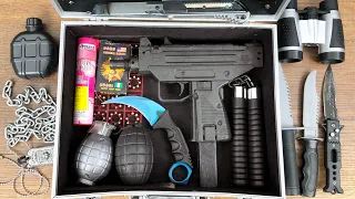 Weapon and Equipment Bag ! Uzi Gun Throwing Bead, Smoke Bomb, Blades, Binoculars and Karambit !!!