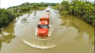 Trucks Crossing Extreme Heavy River Flooding  - Off Road Truck Driving Skills