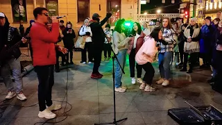 Попурри: "Седая ночь" и "Берега" группа "Висконти" выступает на Невском проспекте в Санкт-Петербурге