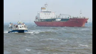 Songa Polaris tanker an Gravesend Ferry in rough Thames   (Very noisy)