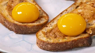 Now you will only make scrambled eggs for breakfast this way. Egg sandwiches.