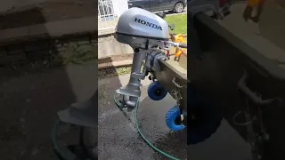 Honda BF5 Outboard - Demonstrating the fresh water flushport and outboard motor flush kit in action