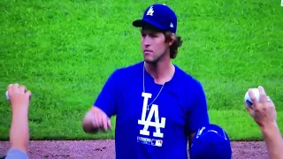 Fans throws hat at Kershaw