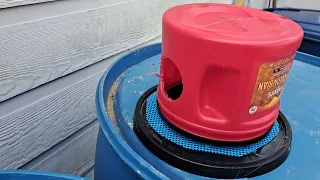 DIY rainbarrel filter using a Folger's can.
