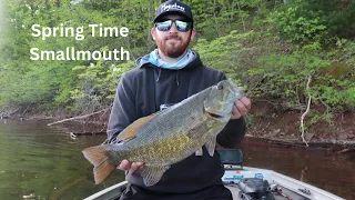 Catching Big SHALLOW WATER SMALLMOUTH in the Spring!