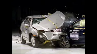 Ford Fusion vs Mitsubishi Galant crash test iihs 40 mph