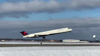 Delta MD-88 Takeoff from Buffalo [N966DL]