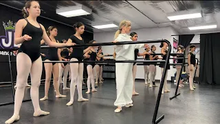 Ballet class beginners ( JDI students )
