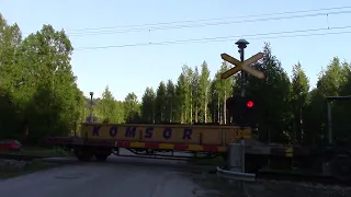 GRK Rail TYO 79930 passed SAUVAMÄKI (km 0427+0052) level crossing @ Hankasalmi, Finland