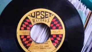 Hopeton Lewis - Don't Take Your Guns To Town (Upset Rec.1973)