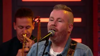 Ed Struijlaart (feat. The Hornaments) - The Wind Cries Mary - RTL LATE NIGHT MET TWAN HUYS