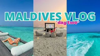 MALDIVES VLOG: Movie Under the Stars, Tanning + Reading, etc.