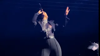 Alicia Keys - Fallin’ - live in Cologne - (Köln Front of Stage 2022)