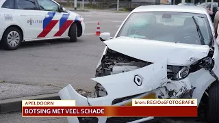 Auto tegen de brugleuning en botsing in Zevenhuizen met veel schade