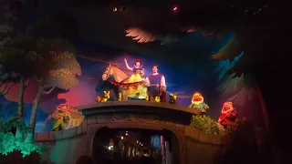 Snow White And The 7 Dwarfs On Ride POV Disneyland Paris